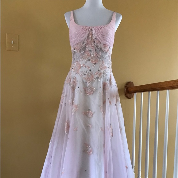 Baby pink beaded gown like new - Picture 1 of 3
